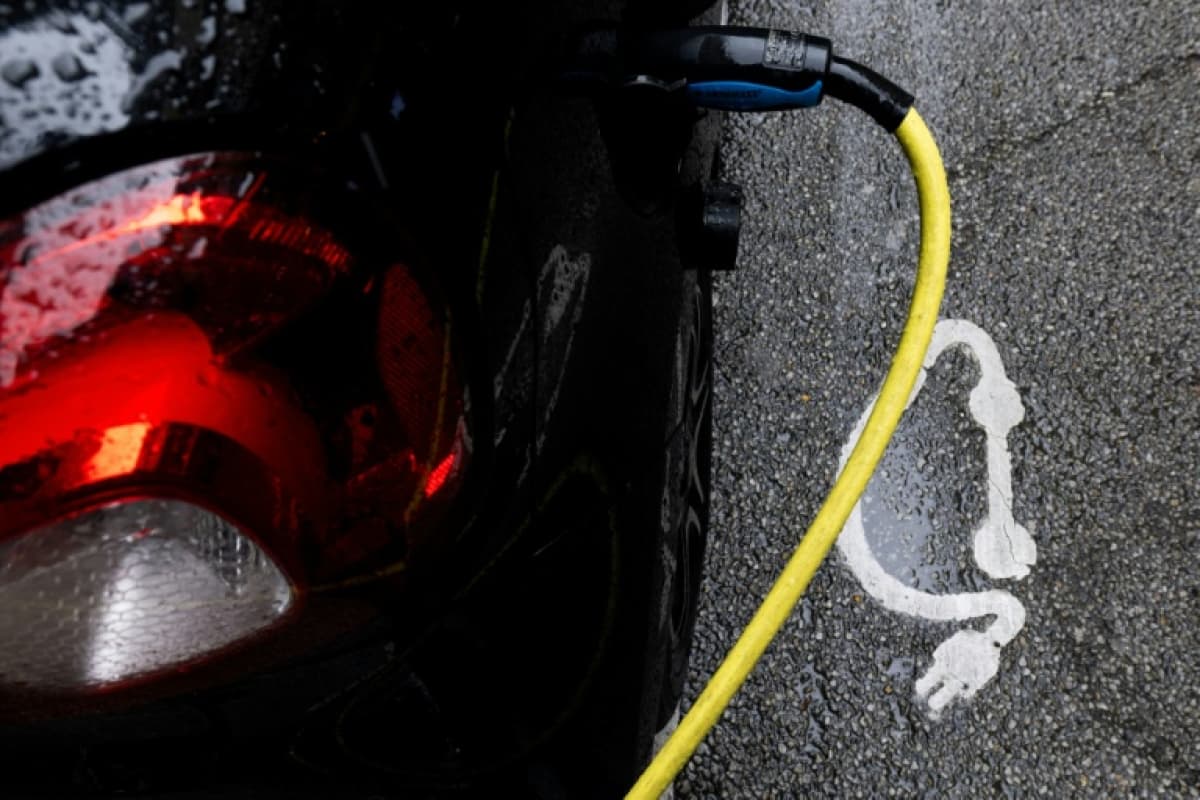 Les ventes de voitures électriques explosent en France, tirées par la Renault 5 et les marques chinoises