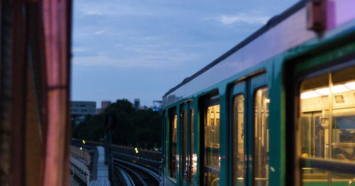 Le RER C en crise : des problèmes persistants pour les usagers