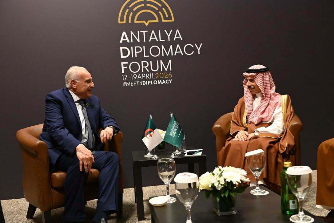 الجزائر تعرب عن تضامنها مع السعودية وسط تصعيد الخليج