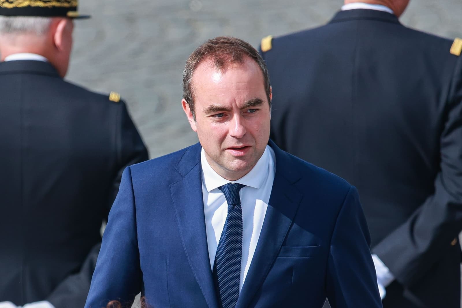 Lecornu abandonne la réforme de l’assurance-chômage face à la pression sociale
