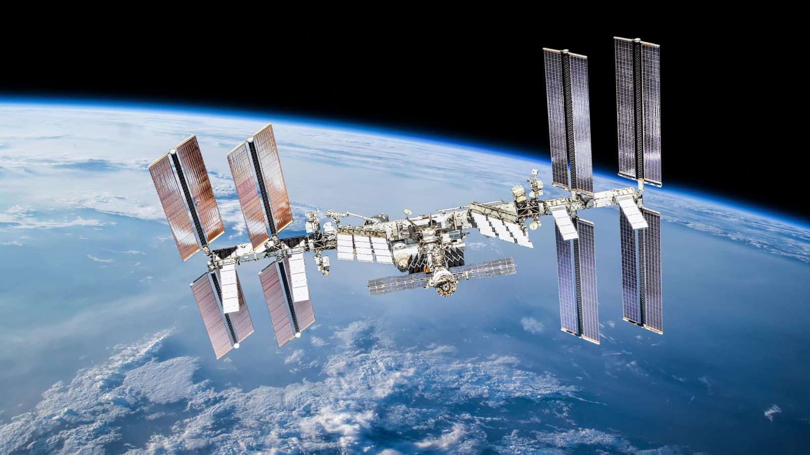 Les astronautes se mettent à l'abri dans l'ISS pendant la réparation d'une fuite de la station spatiale russe