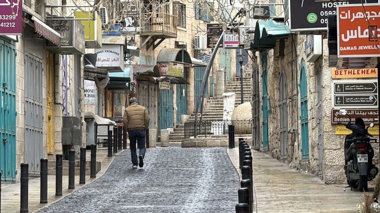 Israël adopte une loi sur la peine de mort ciblant les Palestiniens, suscitant l'indignation mondiale.