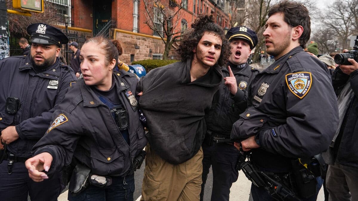 Un engin explosif fonctionnel lancé lors d'une manifestation devant la résidence du maire de New York, Zohran Mamdani.